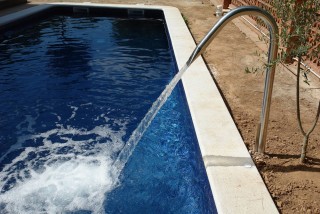 Piscina con cañón de masaje