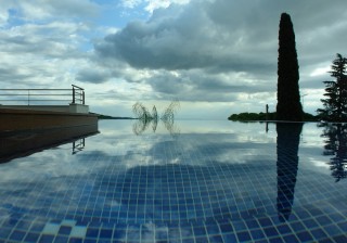 Piscina con desbordante infinito