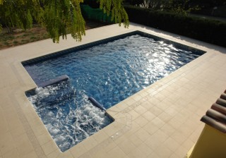 Piscina doble rectangular con spa integrado