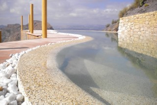 Piscina con revestimiento continuo