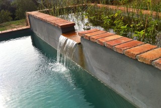 Piscina natural a dos niveles Vallromanes