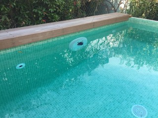 Piscina lúdica con nado contracorriente